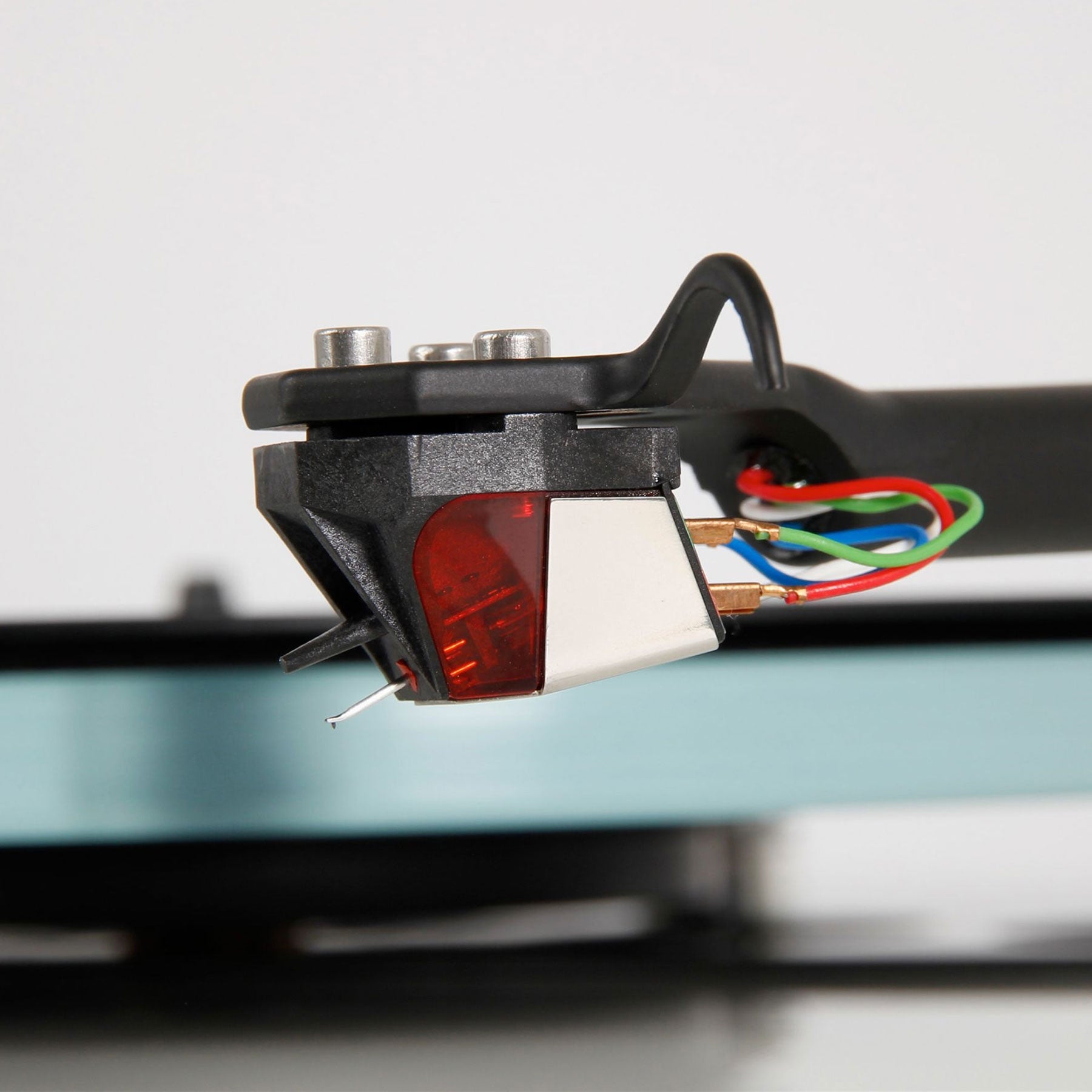 Rega: Planar 3 Turntable w/ Cartridge